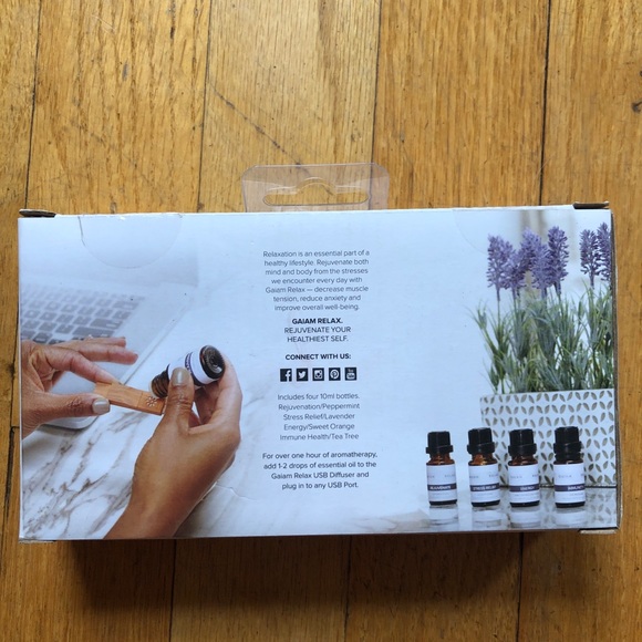GAIAM Relax Aromatherapy Kit with USB diffuser - Picture 2 of 7